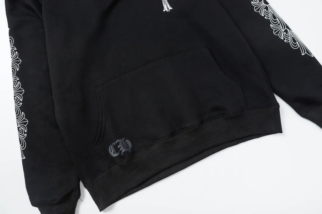 M12—P210 -Chrome Hearts/Chrome Hearts printed sweatshirt cardigan jacket -420 grams of high-density, high-quality wool, soft, delicate and skin-friendly, soft and silky to the touch, warm and skin-friendly -The hardware and zipper accessories are all customized and full of details -Colour: black -Size: S M L XL